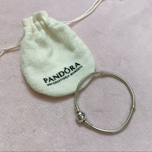 🦋Pandora Classic Barrel Clasp Bracelet